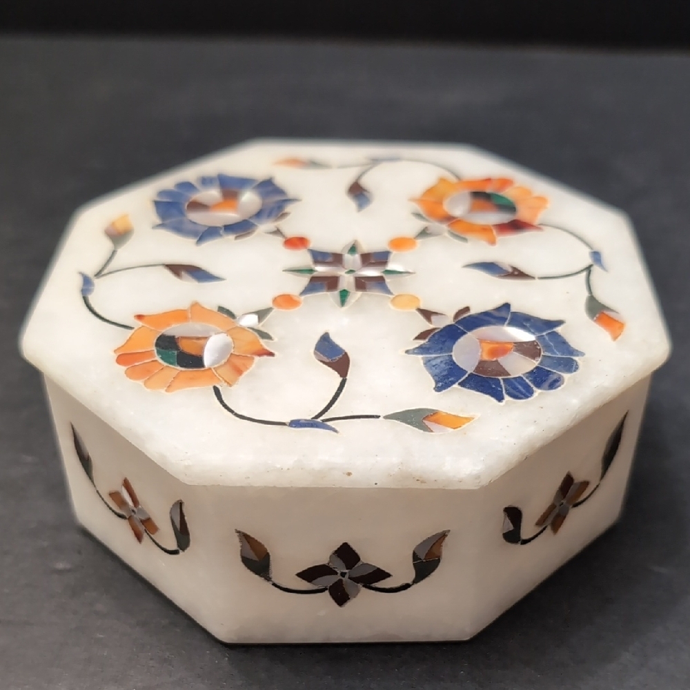 VGT, Handcrafted White Marble Inlay Jewelry Box witha Floral Design.